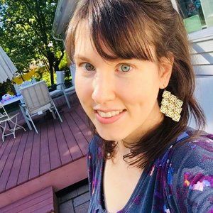 Meet your Posher, Caitlin